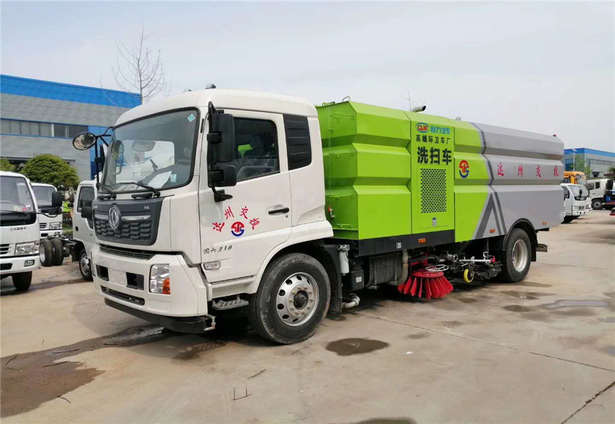 東風天錦掃路(lù)車圖片