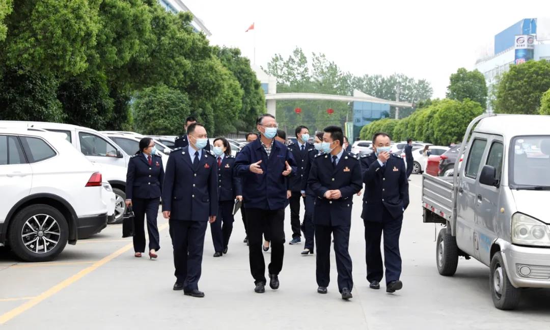 随州市(shì)稅務局與程力汽車集團共同舉辦“減稅費(fèi)優服務，助複産促發展 ”