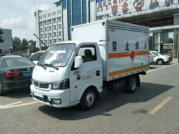 東風塗逸國(guó)六易燃氣體廂式運輸車