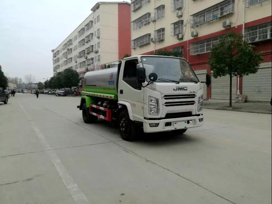 江鈴底盤灑水(shuǐ)車