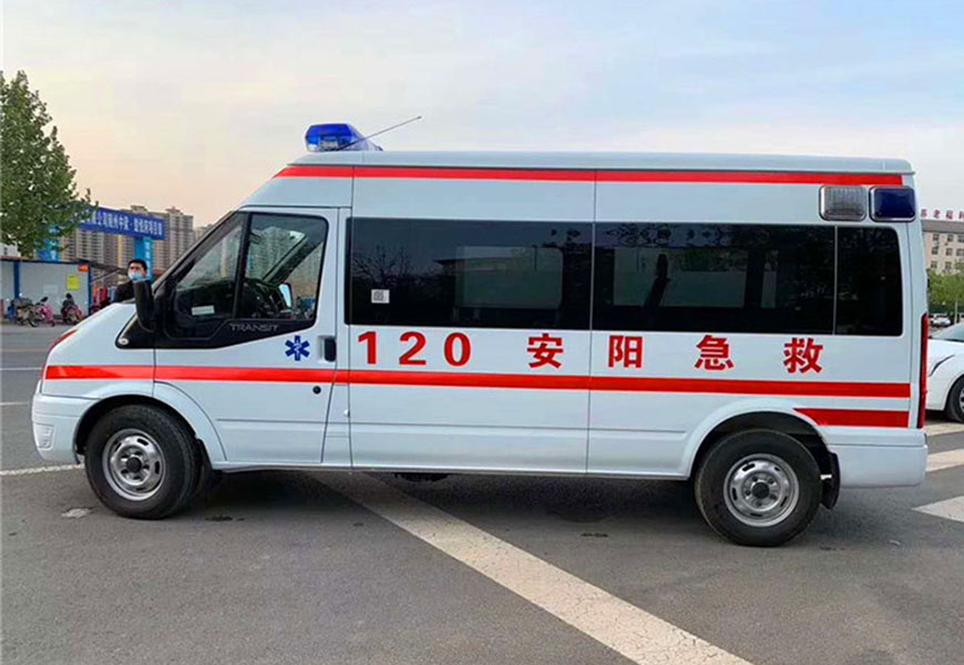 國(guó)六福特V348長(cháng)軸中頂救護車